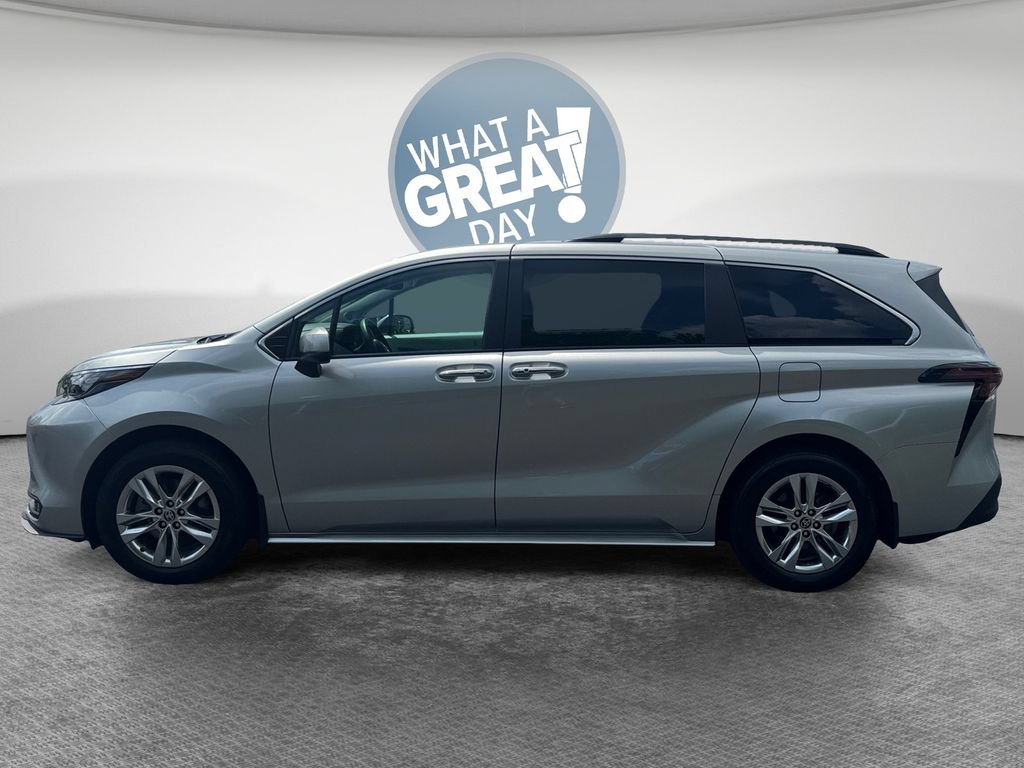 Used 2025 Toyota Sienna XLE w/ XLE Plus Package AWD/4WD image 7