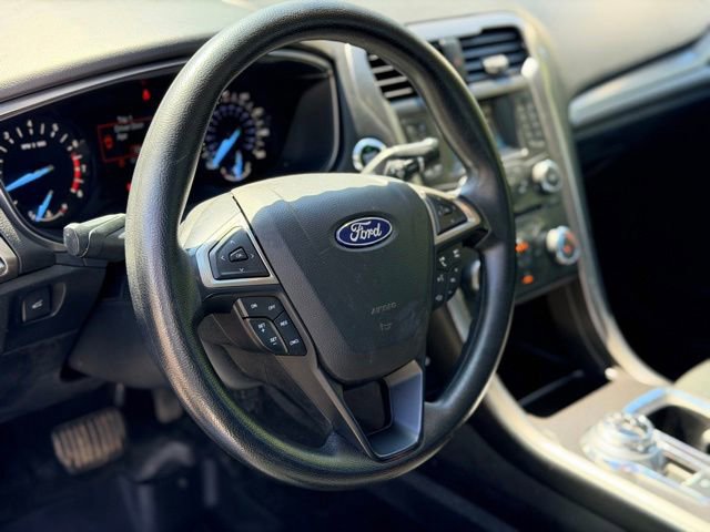 Used 2018 Ford Fusion SE FWD image 7