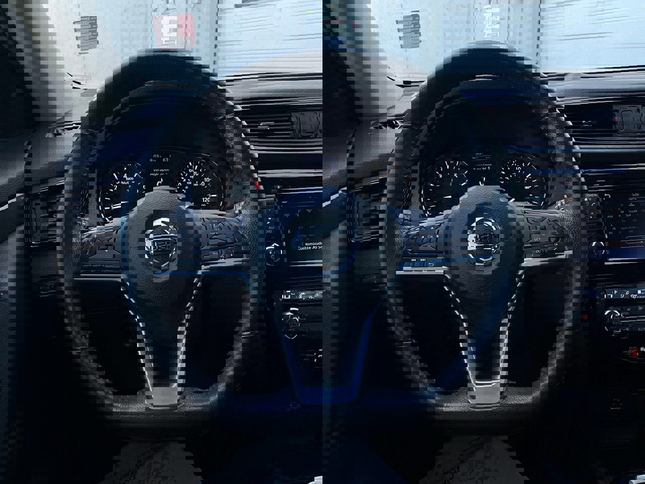 Used 2018 Nissan Rogue SV image 31