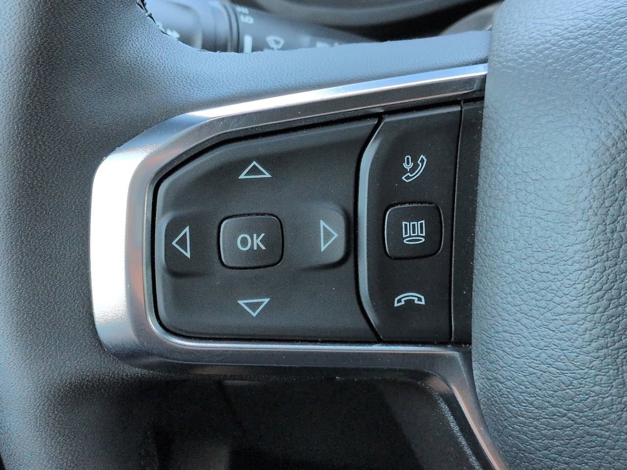 Used 2025 RAM 3500 Laramie AWD/4WD image 26