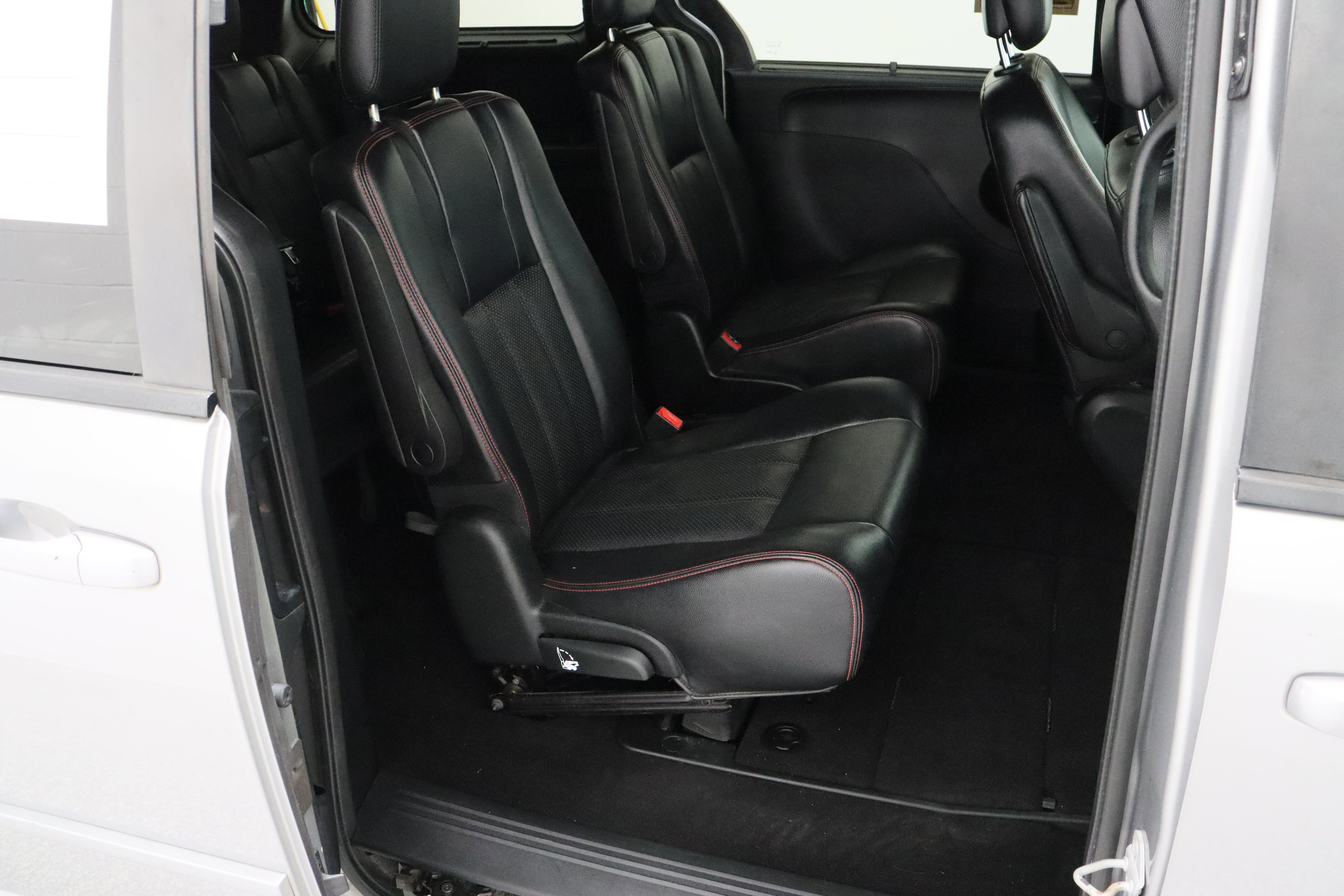 Used 2017 Dodge Grand Caravan GT FWD image 34