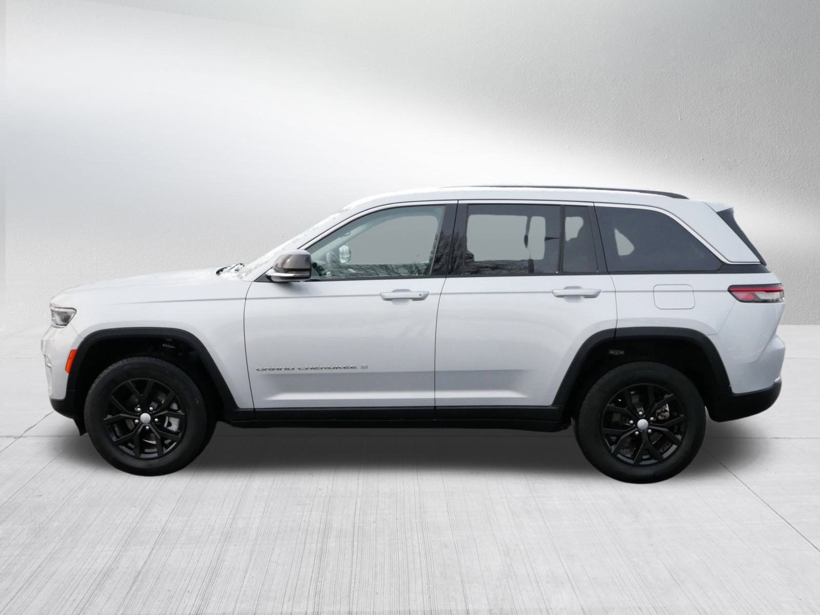 Used 2022 Jeep Grand Cherokee Limited image 4