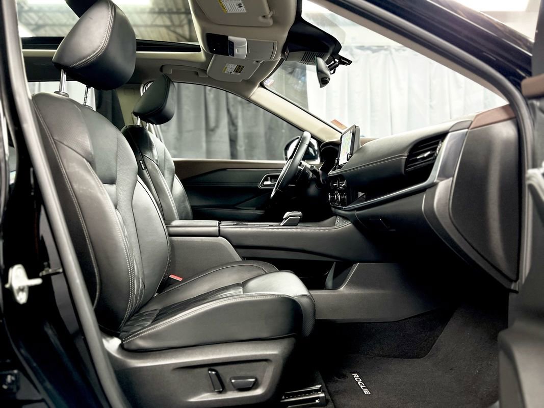 Used 2021 Nissan Rogue Platinum image 19