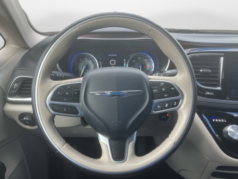 Used 2017 Chrysler Pacifica Limited image 12