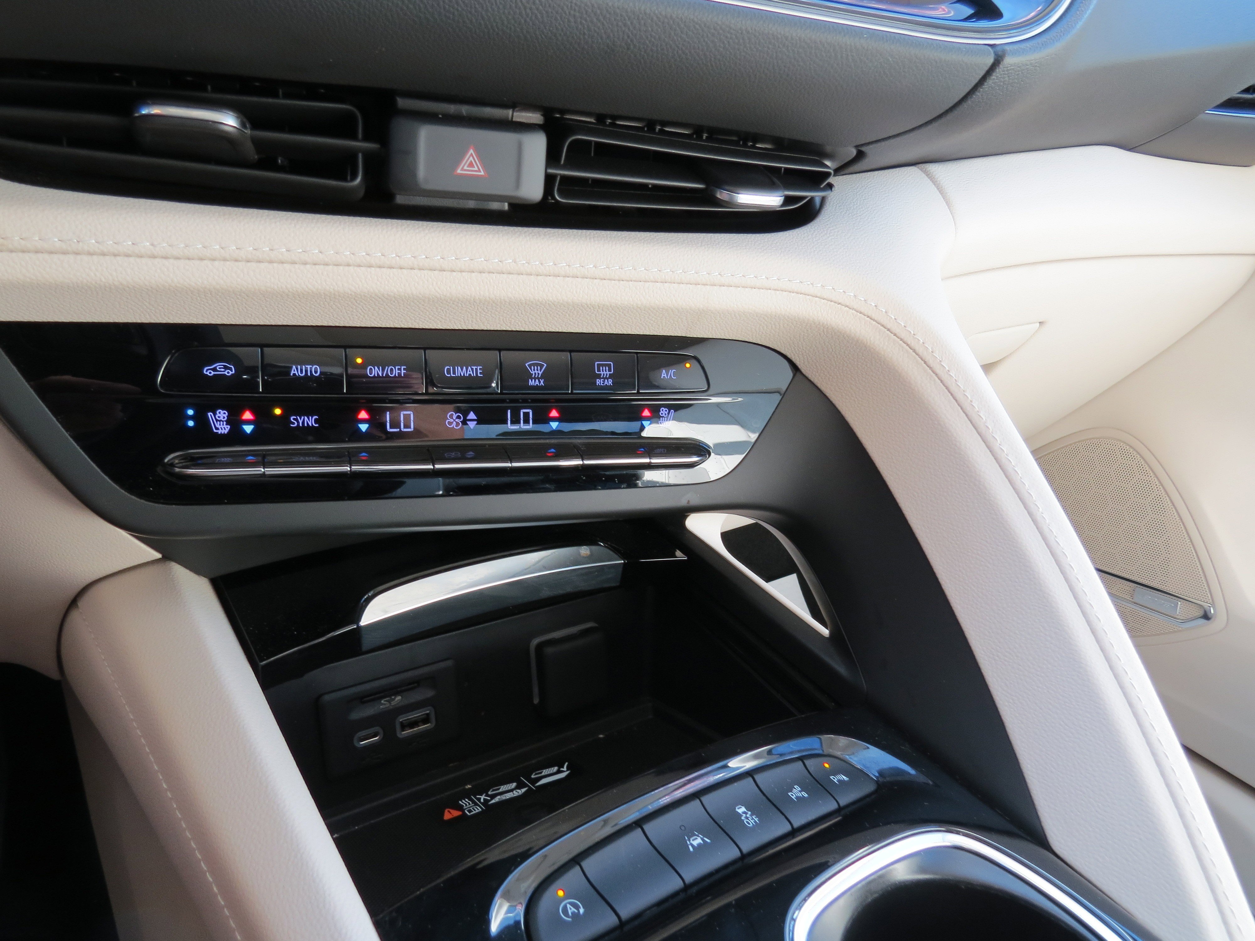 Used 2023 Buick Envision Avenir image 23