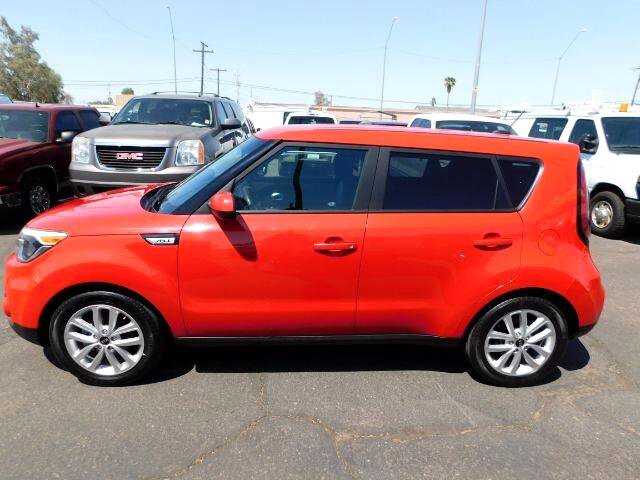 Used 2019 Kia Soul + image 4