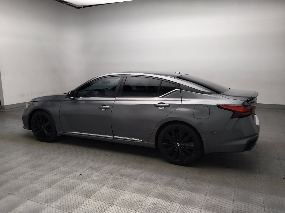 Used 2022 Nissan Altima 2.5 SR w/ Midnight Edition Package FWD image 3