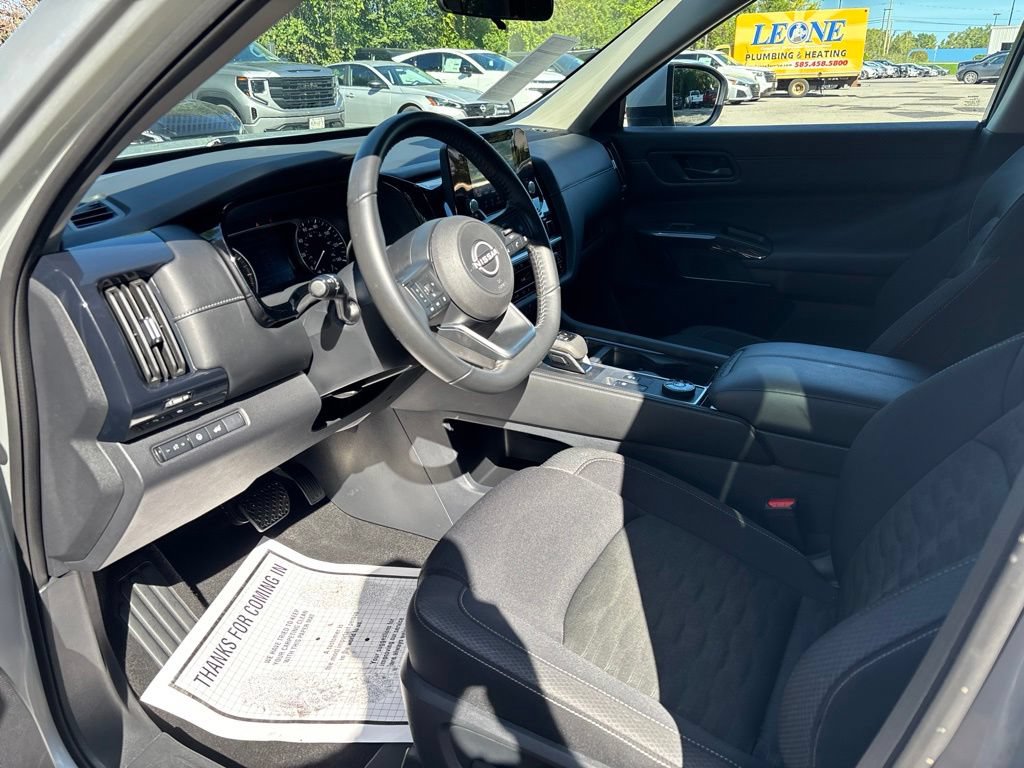 Certified 2025 Nissan Pathfinder SV AWD/4WD image 9