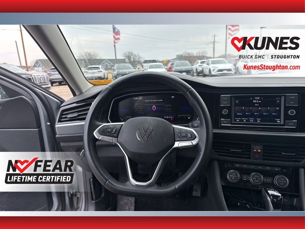 Used 2024 Volkswagen Jetta SE image 39