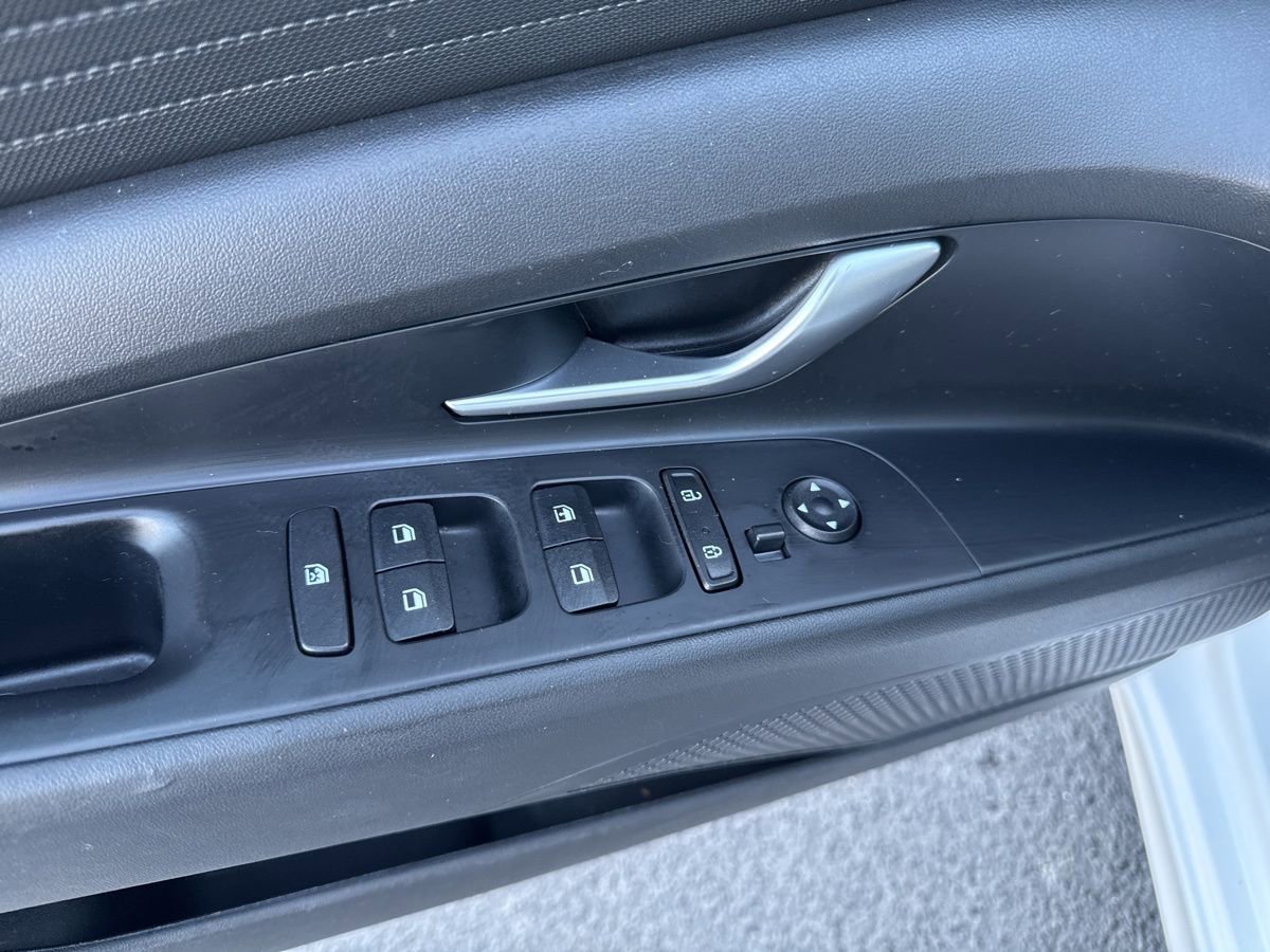 Used 2023 Hyundai Elantra SE image 12