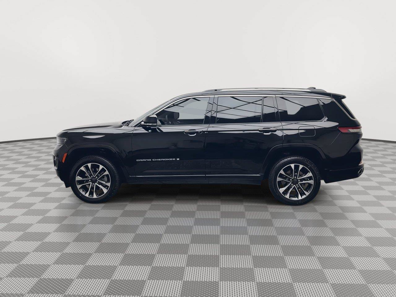 Used 2021 Jeep Grand Cherokee L Overland w/ Luxury Tech Group IV AWD/4WD image 41