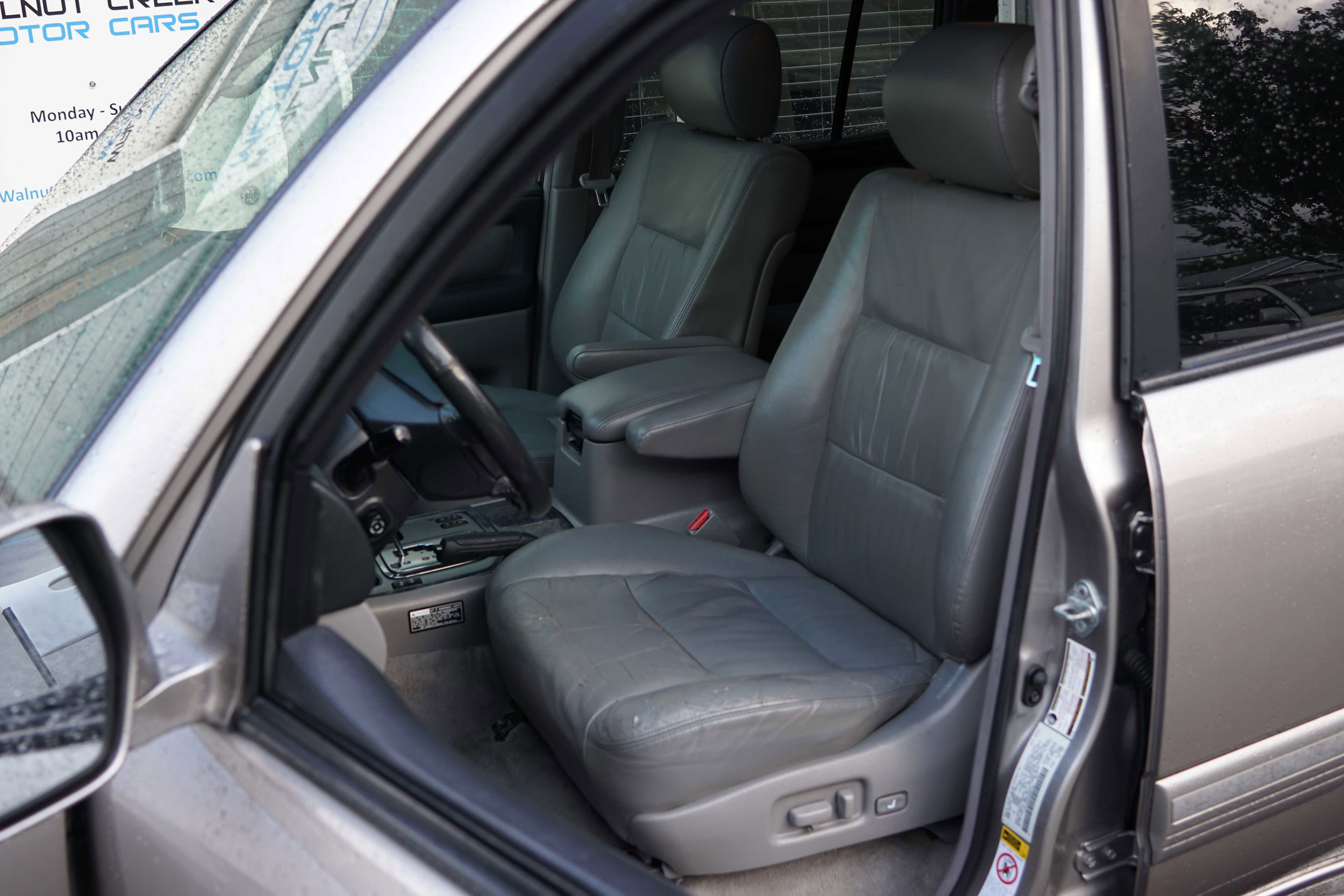 Used 2004 Toyota Land Cruiser image 39