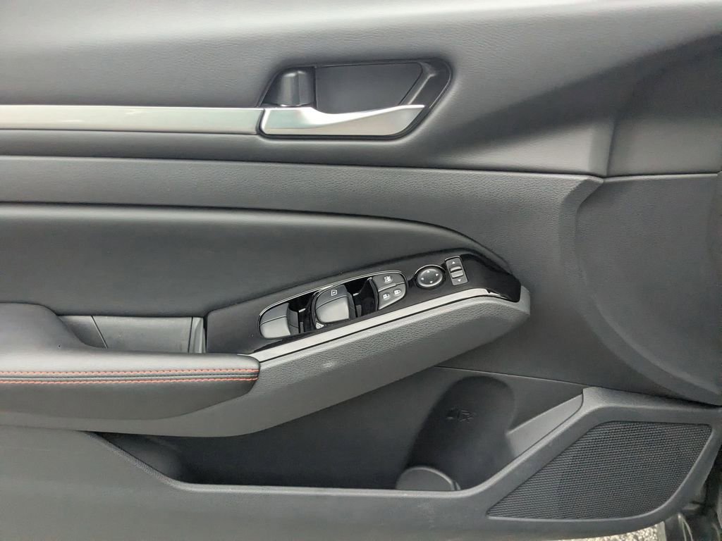 Used 2025 Nissan Altima 2.5 SR image 14