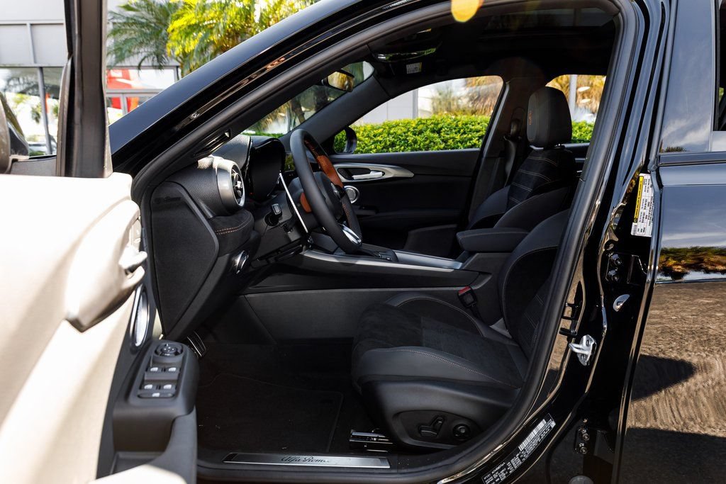 New 2025 Alfa Romeo Tonale AWD/4WD image 22