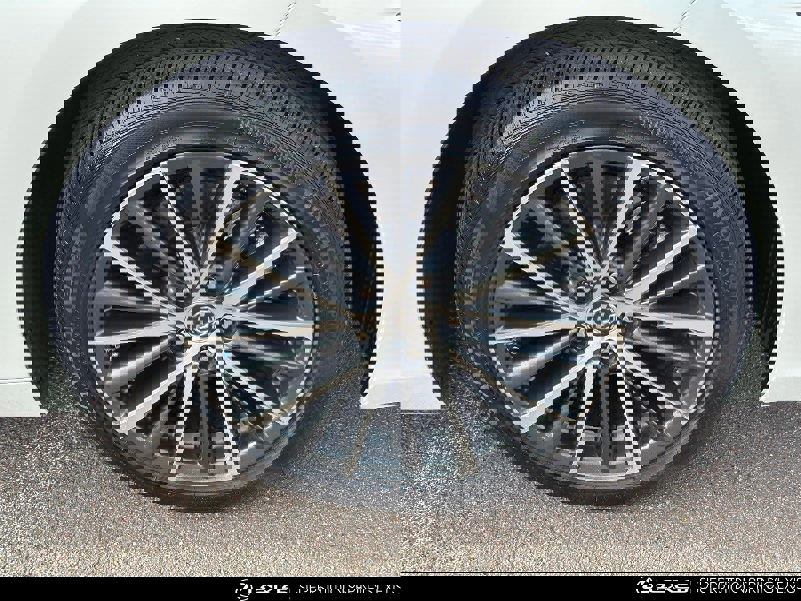 Certified 2025 Lexus ES 300h w/ Premium Package image 11