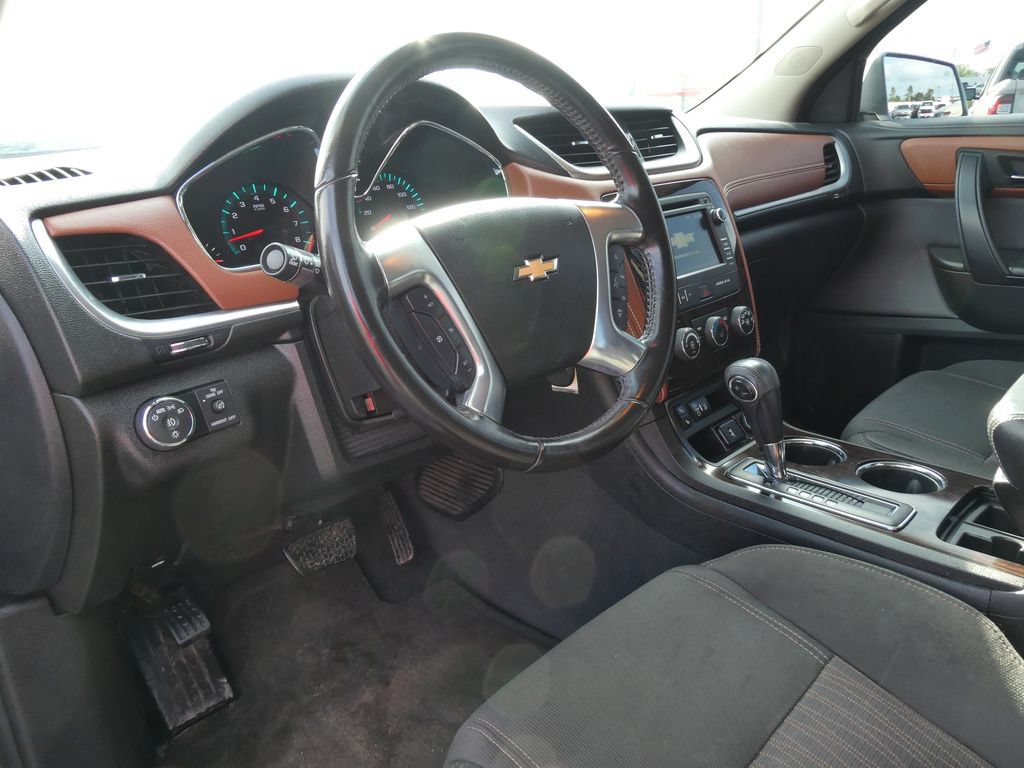 Used 2017 Chevrolet Traverse LT w/ Style and Technology Package FWD image 23