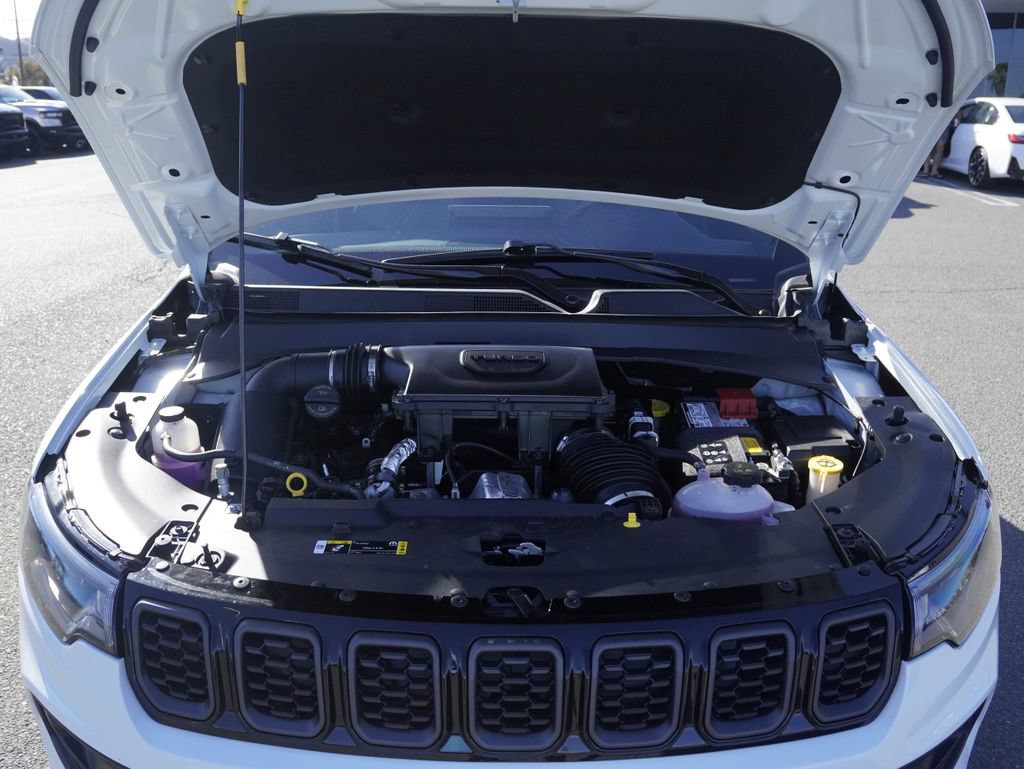 Certified 2026 Jeep Compass Latitude AWD/4WD image 33