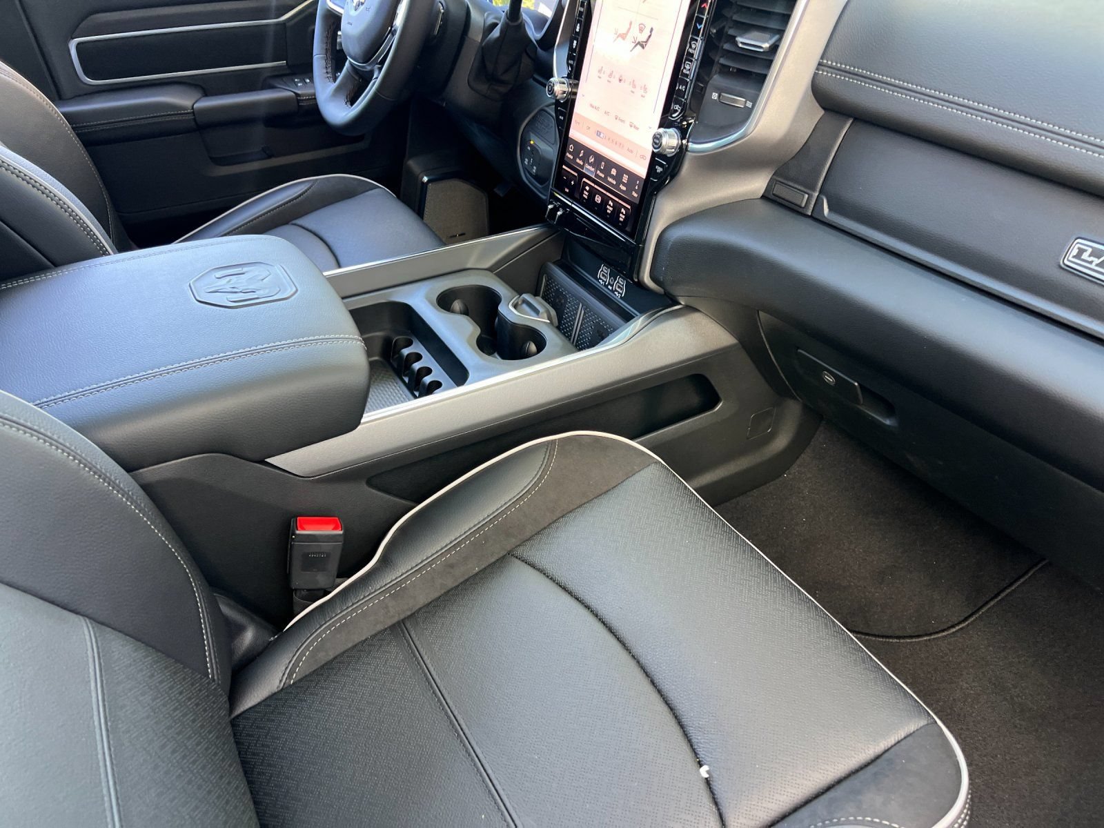 New 2026 RAM 2500 Laramie AWD/4WD image 15