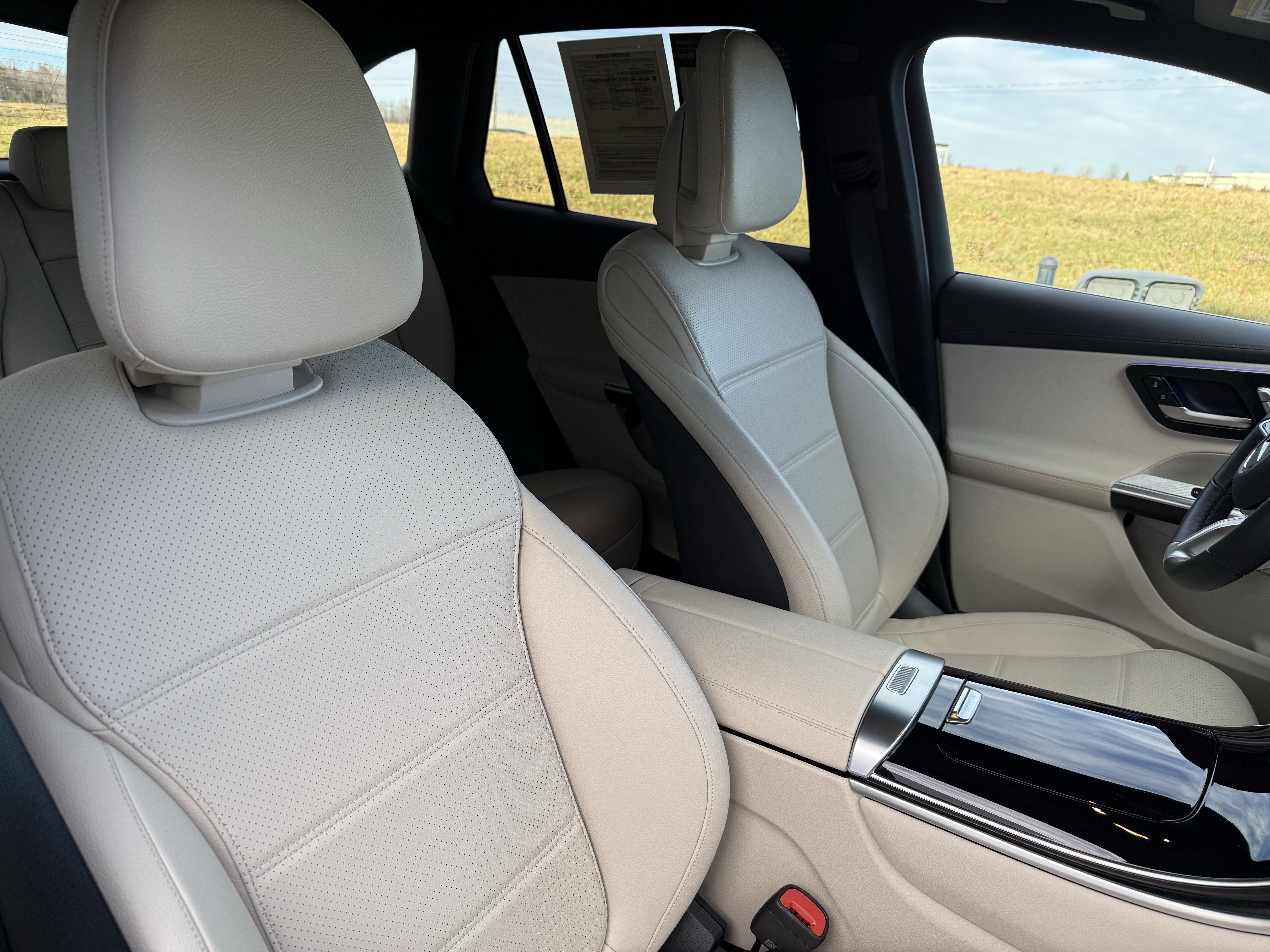 Used 2024 Mercedes-Benz GLC 300 4MATIC image 35