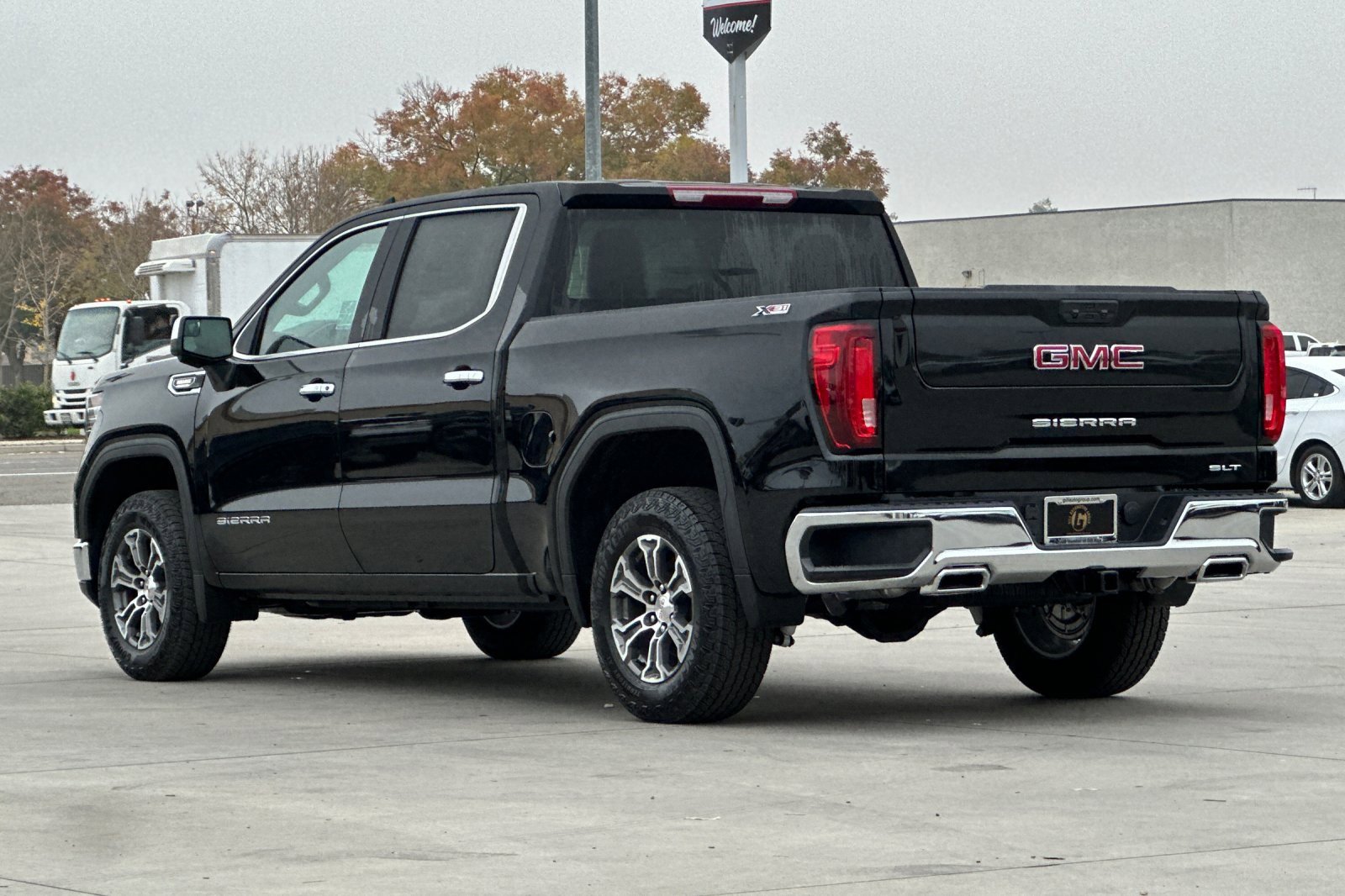 New 2026 GMC Sierra 1500 SLT w/ SLT Convenience Package image 4