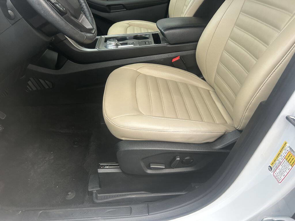 Used 2022 Ford Edge SEL w/ Convenience Package image 10