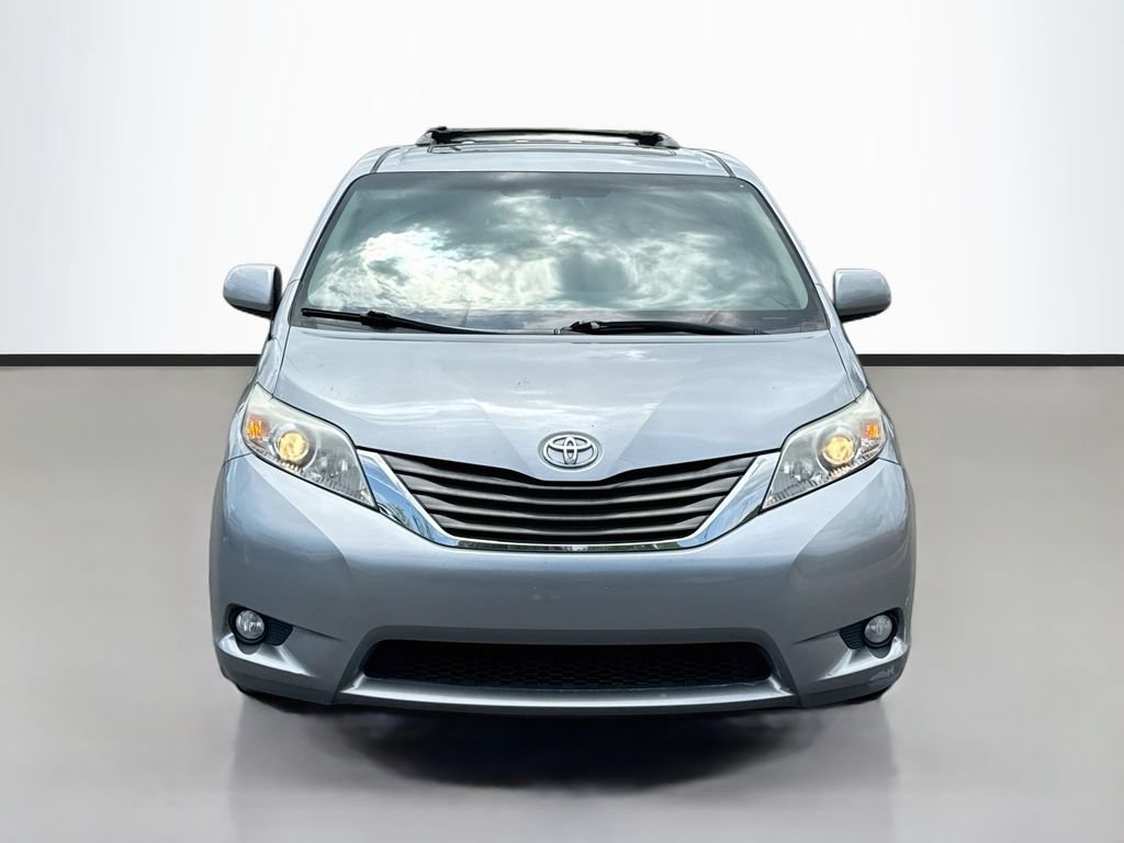 Used 2011 Toyota Sienna XLE FWD image 2