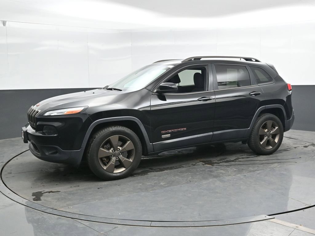 Used 2017 Jeep Cherokee Latitude w/ Cold Weather Group AWD/4WD image 9