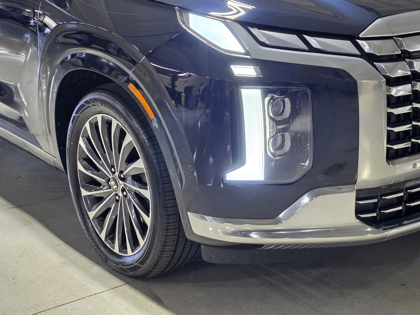 Used 2024 Hyundai Palisade Calligraphy image 10