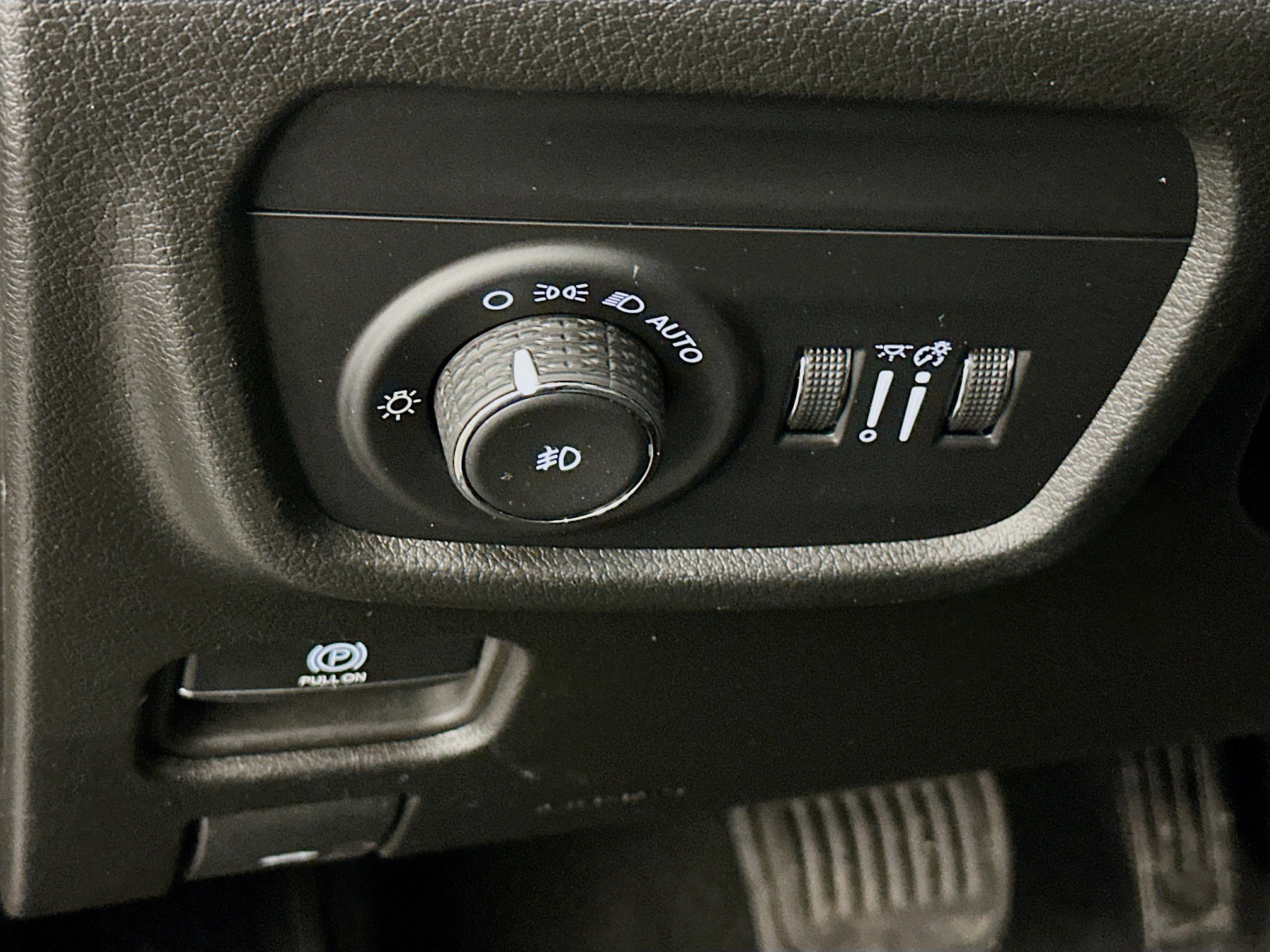 Used 2024 Jeep Grand Cherokee L Limited w/ Luxury Tech Group II image 17