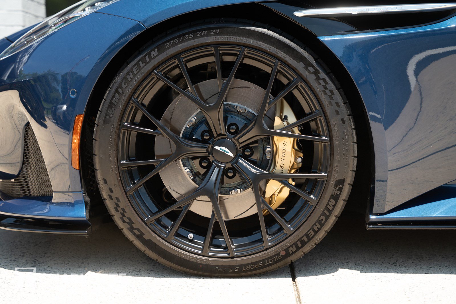Used 2025 Aston Martin DB12 Coupe RWD image 12