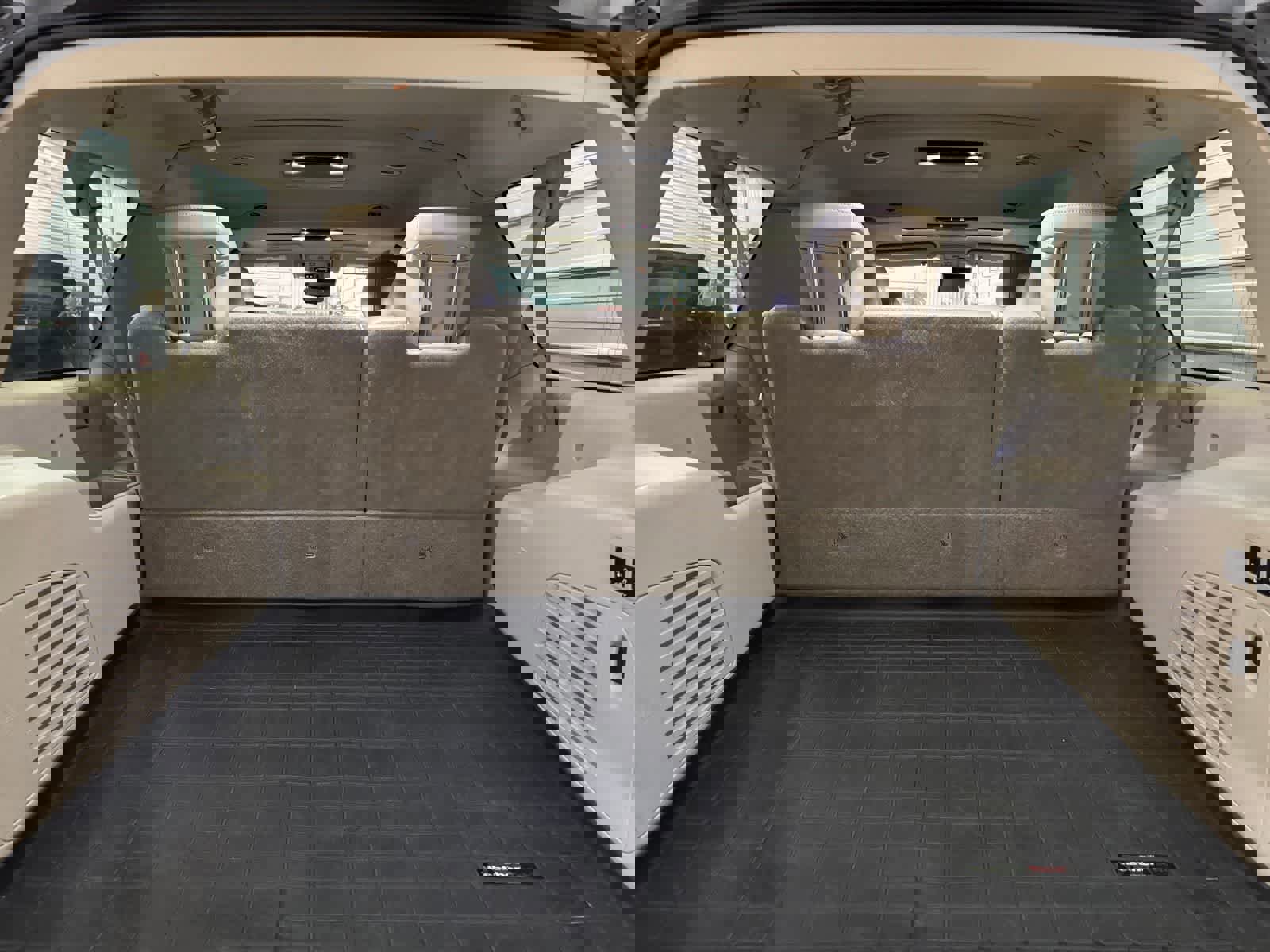 Used 2020 Cadillac Escalade ESV Luxury w/ Escalade Sport Edition image 36