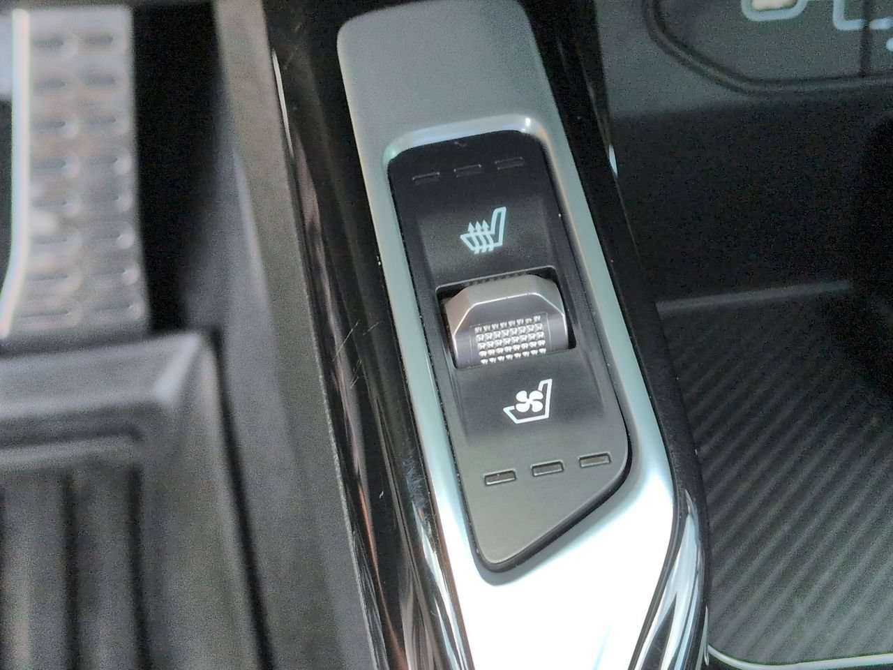 Certified 2025 Kia Sorento SX Prestige AWD/4WD image 28