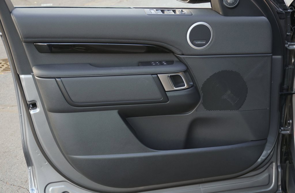 New 2025 Land Rover Discovery S image 11