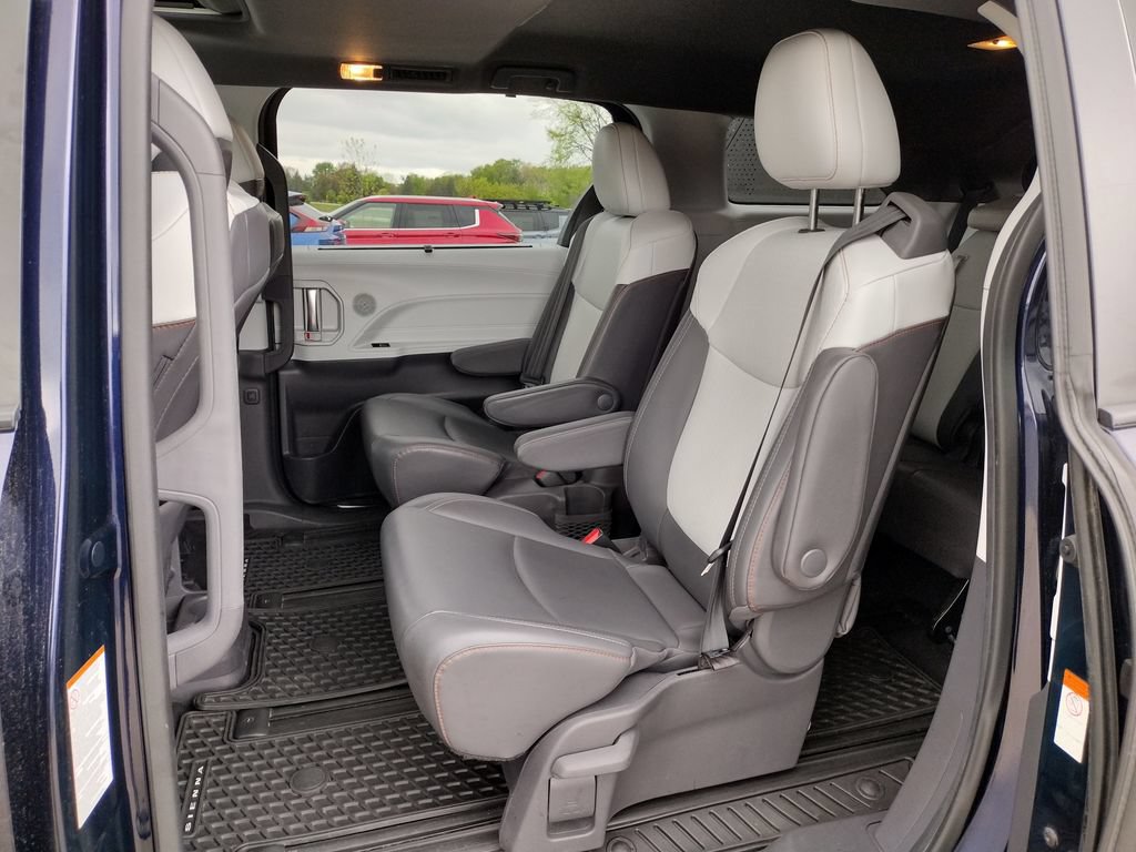 Used 2021 Toyota Sienna XSE AWD/4WD image 8