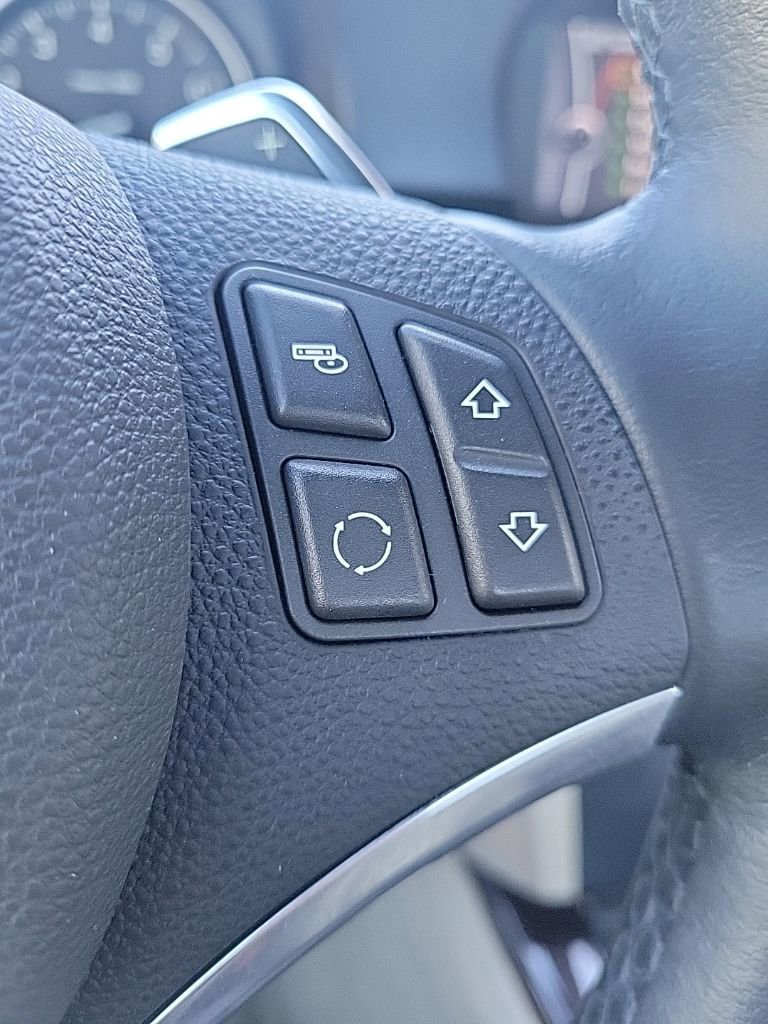 Used 2011 BMW 335i Convertible image 38