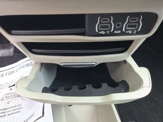 Used 2023 Chrysler Pacifica Touring-L FWD image 34