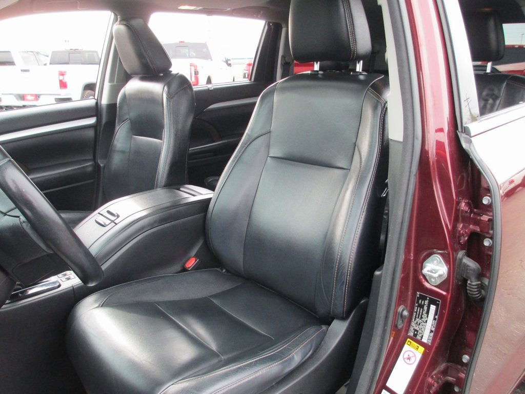 Used 2018 Toyota Highlander XLE image 16