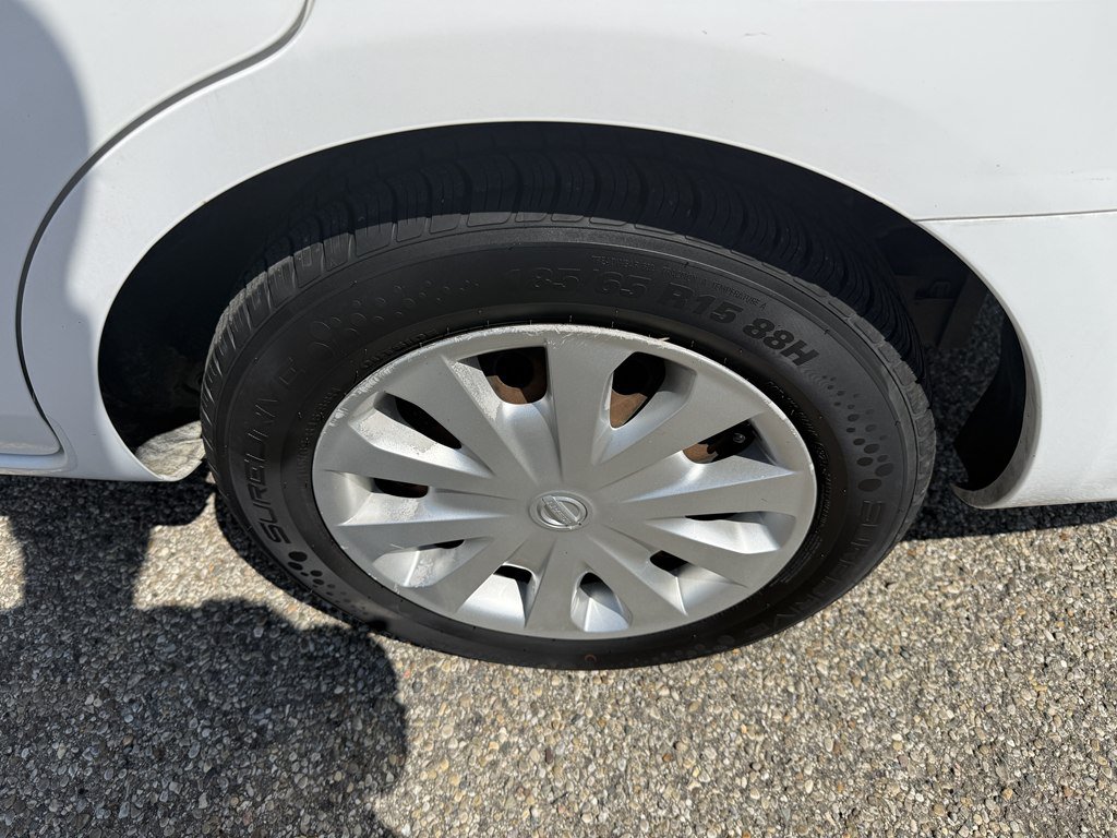Used 2016 Nissan Versa SV FWD image 9