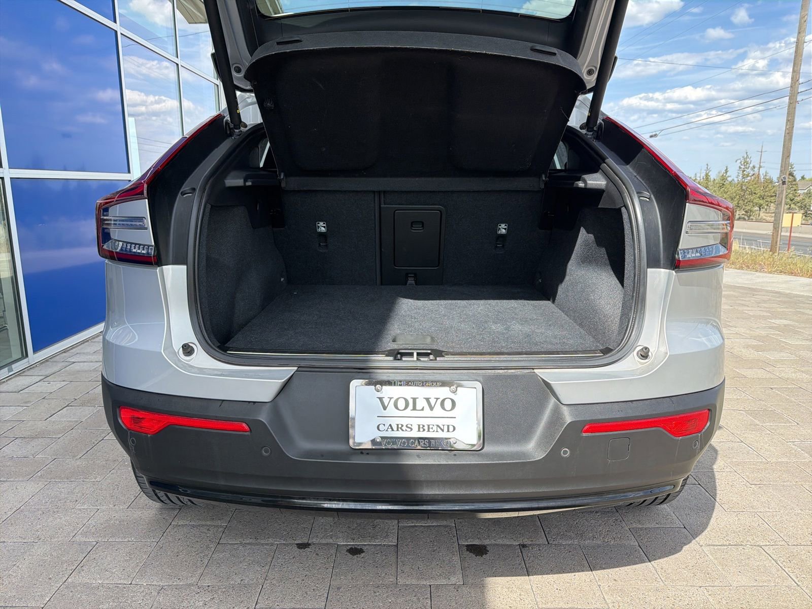Used 2023 Volvo C40 Recharge Core w/ Climate Package AWD/4WD image 9