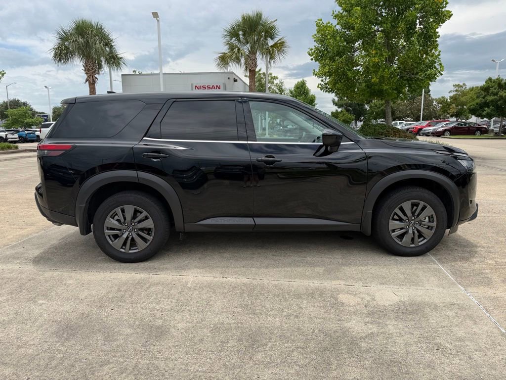 Used 2025 Nissan Pathfinder S FWD image 6