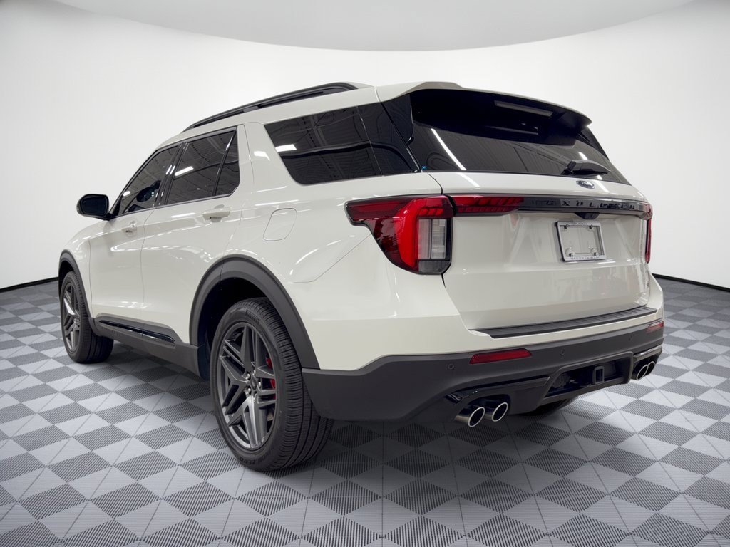 Used 2025 Ford Explorer ST AWD/4WD image 3