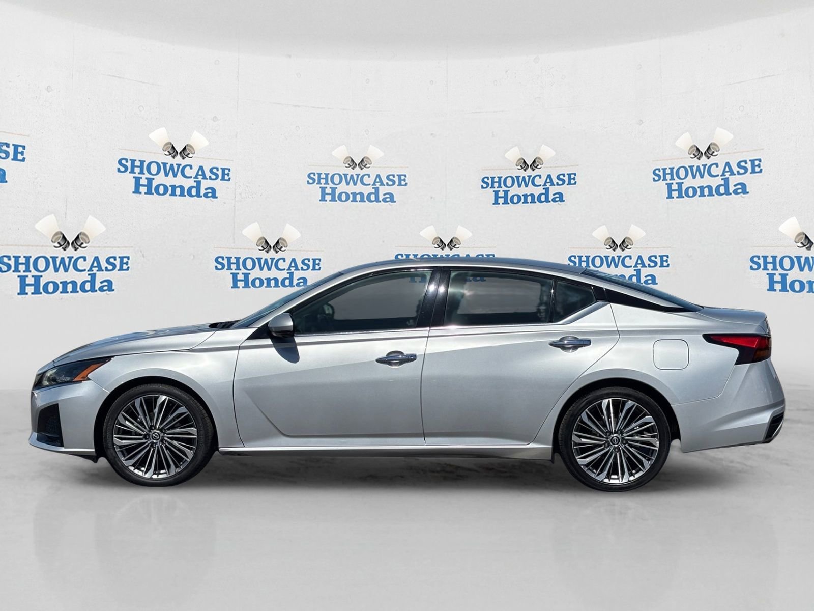 Used 2023 Nissan Altima 2.5 SL FWD image 4