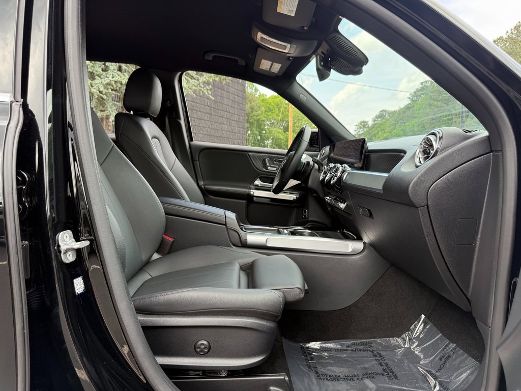 Used 2024 Mercedes-Benz GLB 250 4MATIC image 33