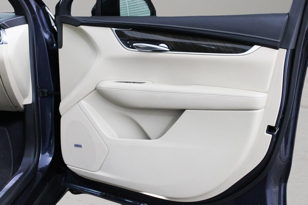 Used 2019 Cadillac XT5 FWD image 23