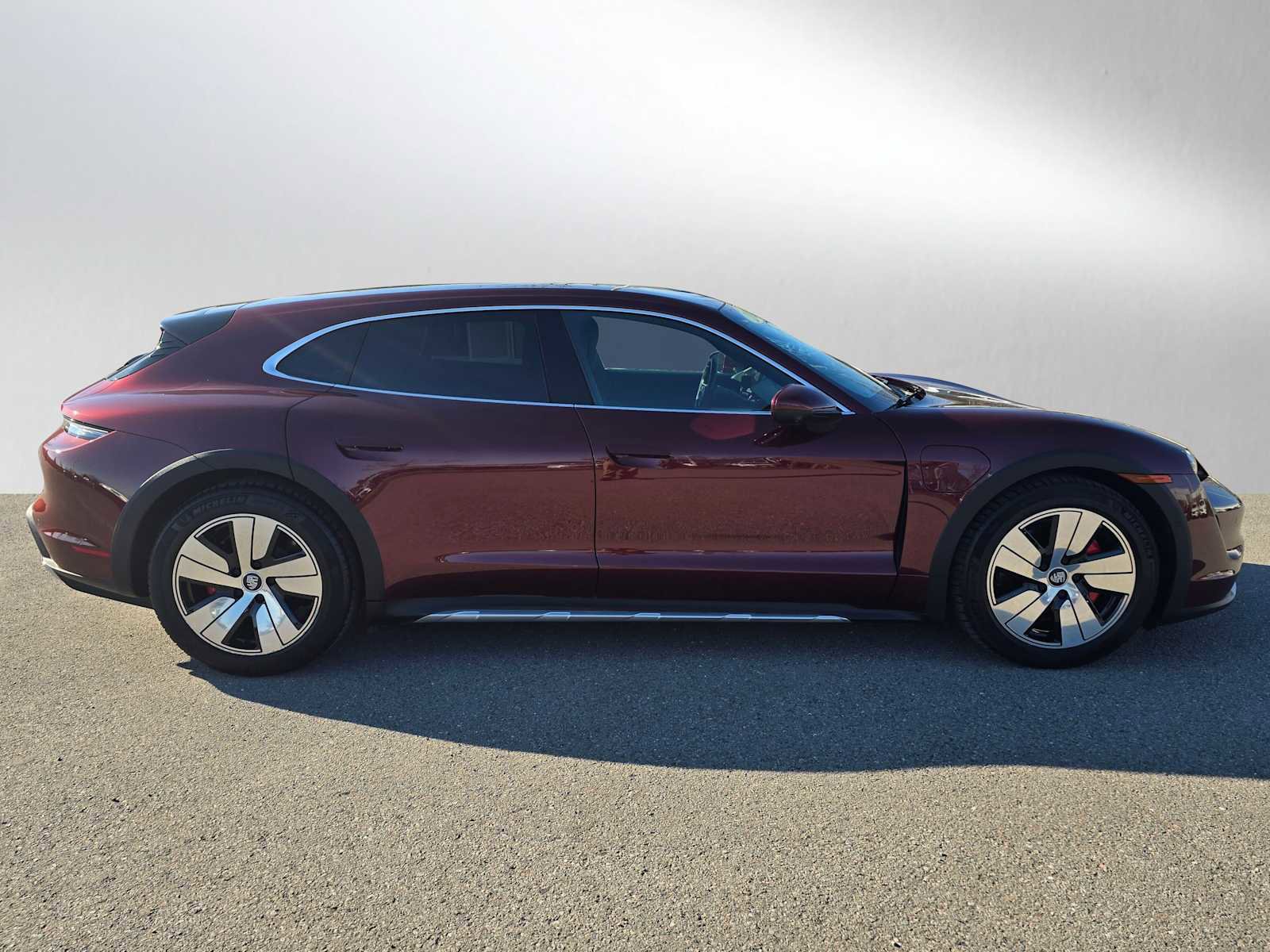 Used 2023 Porsche Taycan 4S w/ Technology Package image 2