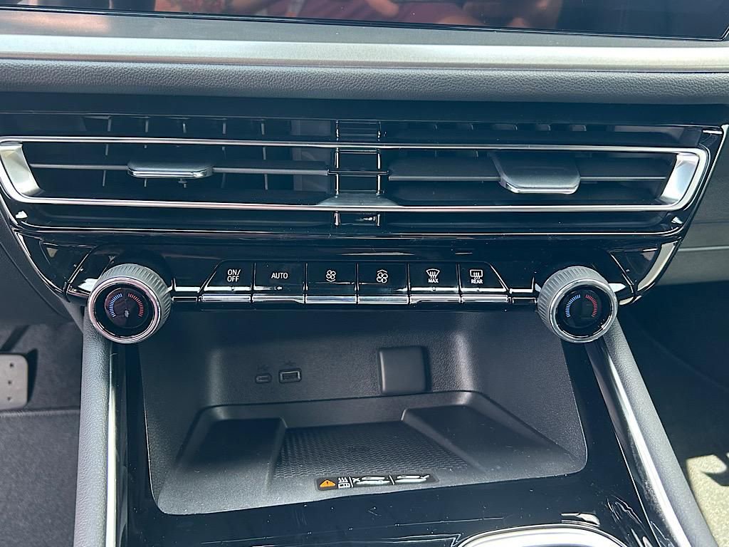 New 2025 Chevrolet Traverse LT w/ Driver Confidence Package image 20