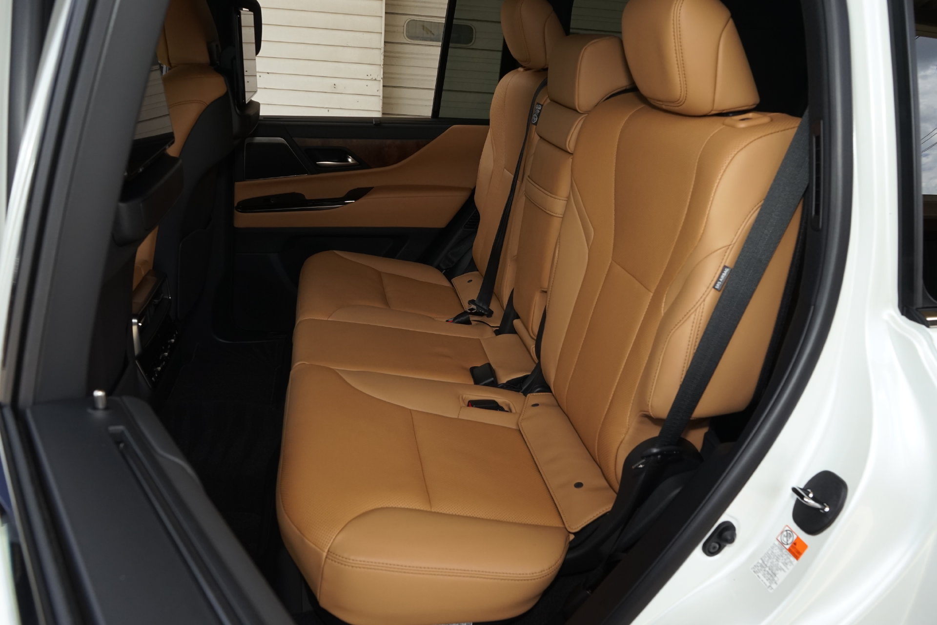 Used 2023 Lexus LX 600 4WD w/ Accessory Package (Z1) image 21