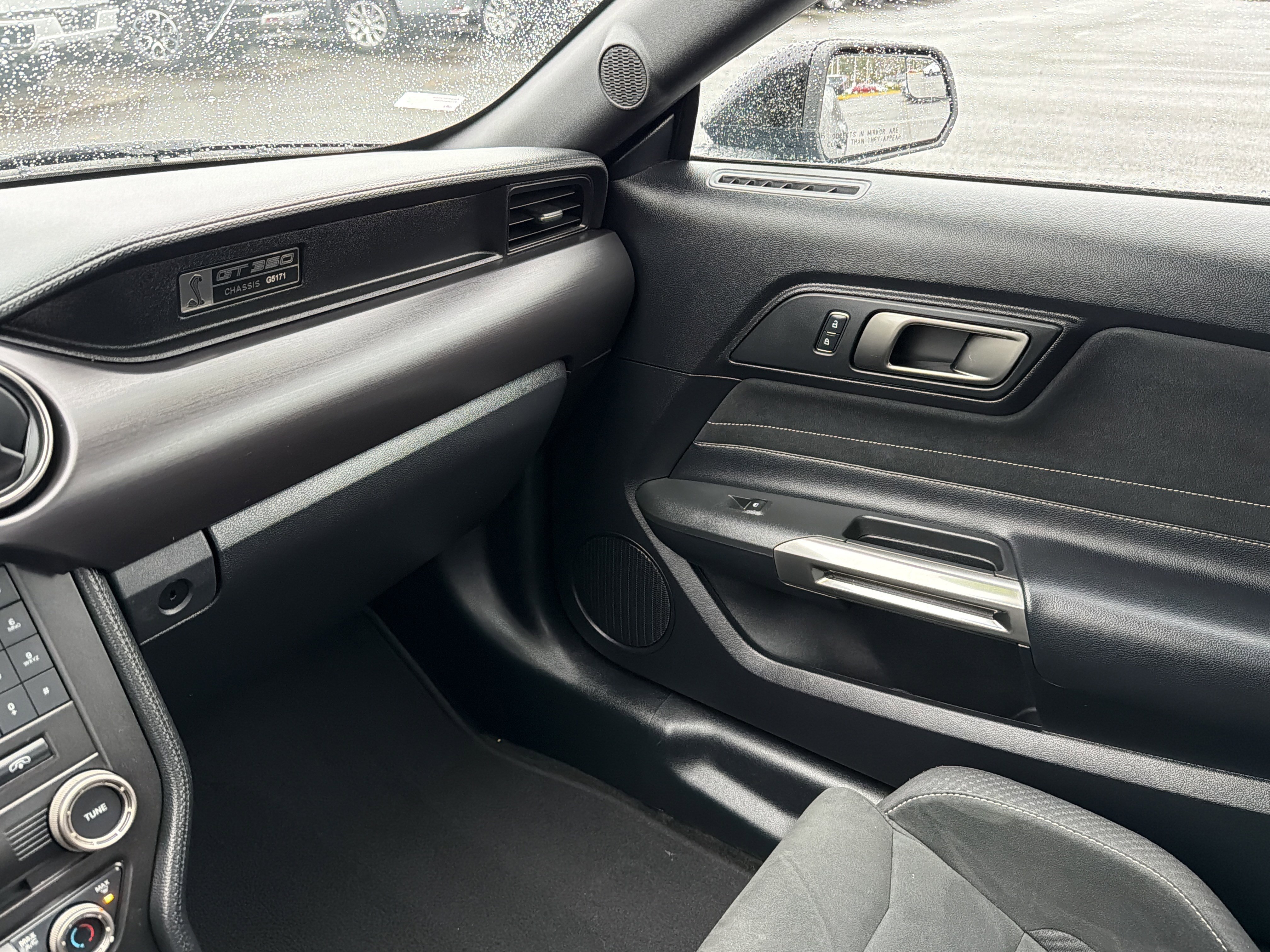 Used 2016 Ford Mustang Shelby GT350 w/ Track Package image 23