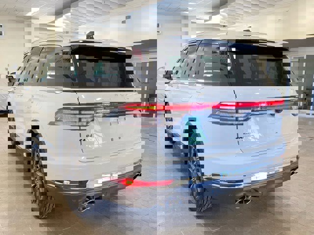 Used 2025 Lincoln Aviator AWD image 5