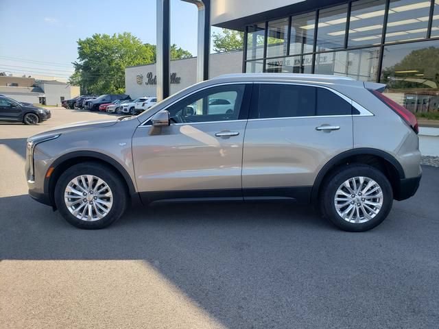 Used 2024 Cadillac XT4 Luxury w/ Cold Weather Package AWD/4WD image 7